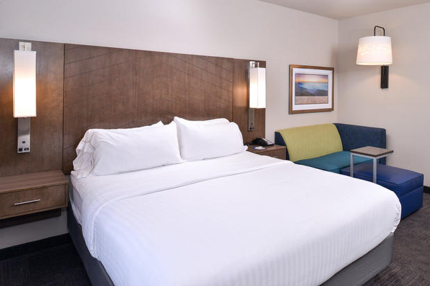 Images Holiday Inn Express & Suites Bryant - Benton Area, an IHG Hotel