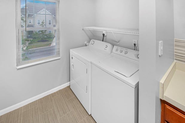 Images Avalon at Northbrook Apartments & Townhomes