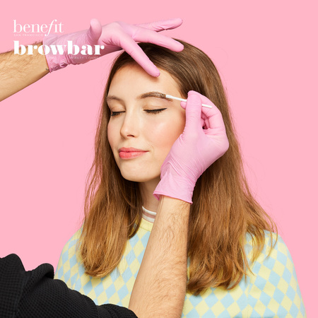 Bilder Benefit Cosmetics BrowBar Douglas Lübeck