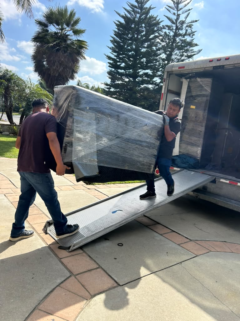 Nery Moving