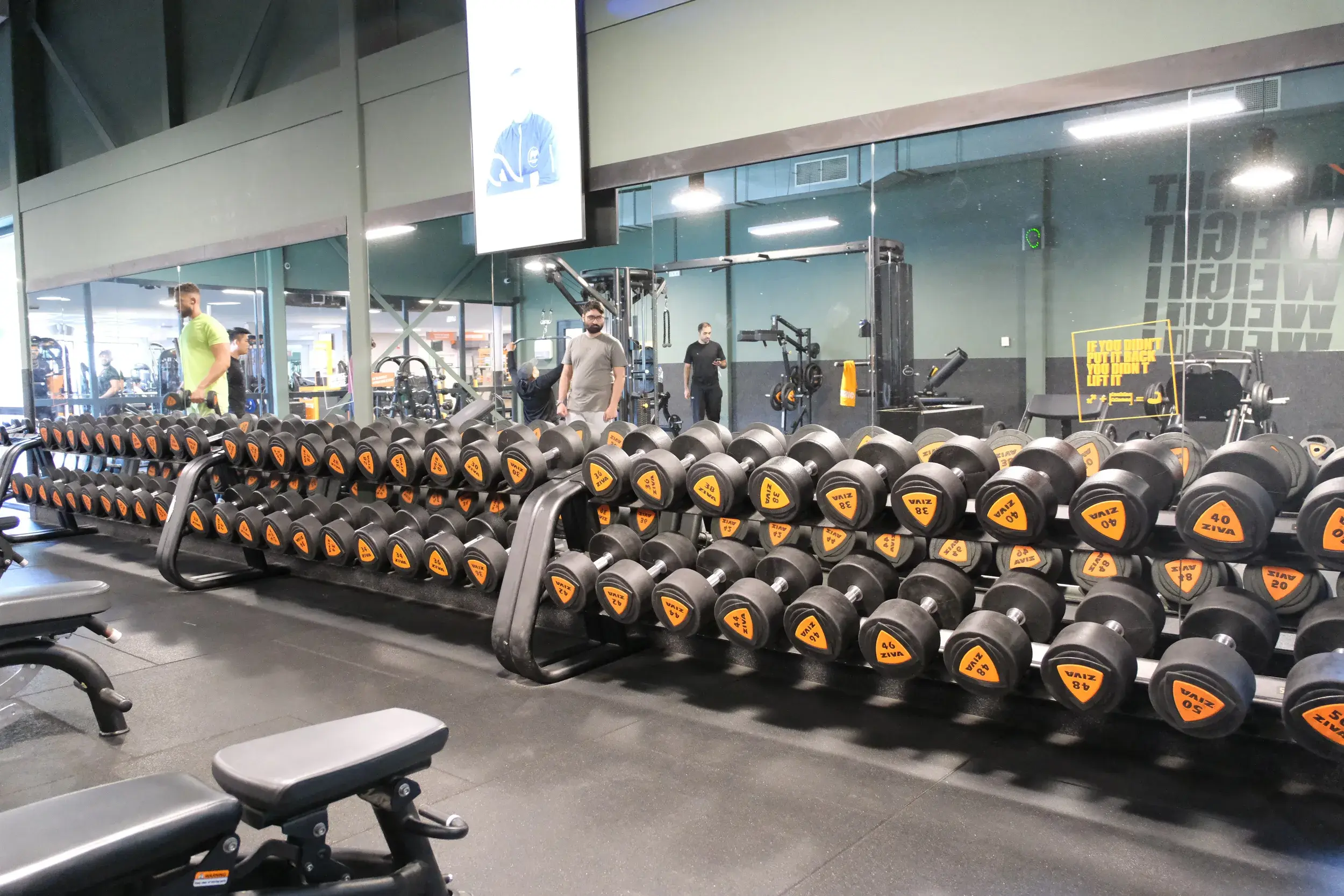 Foto's Basic-Fit 24/7