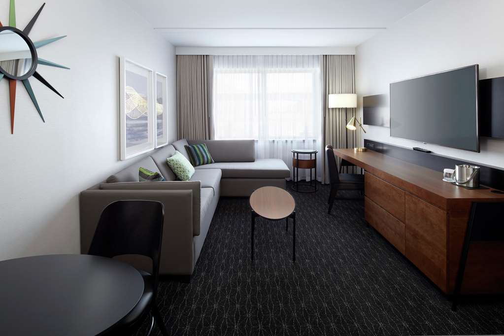 Guest room amenity DoubleTree by Hilton Montreal Airport Dorval (514)631-4811
