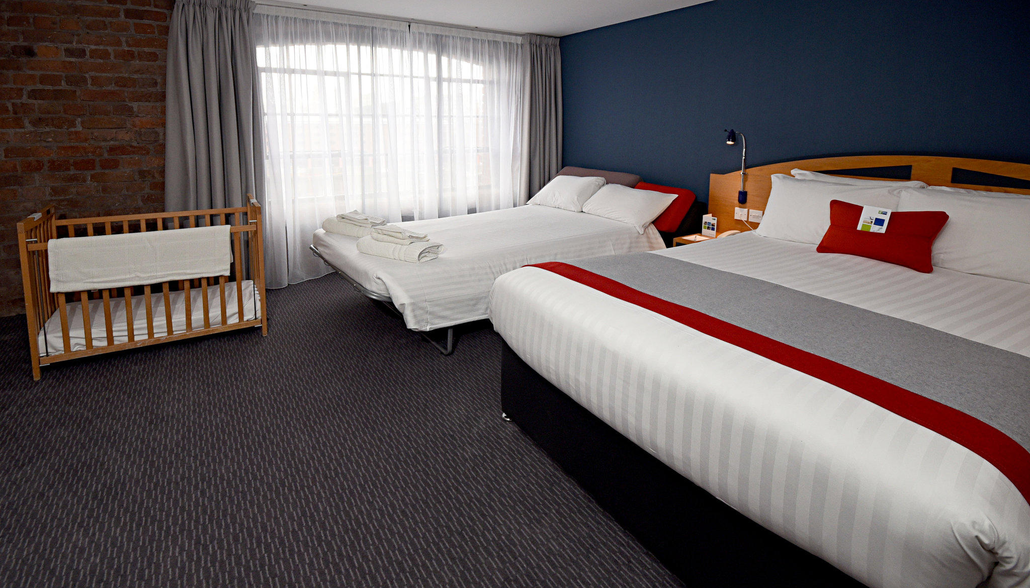 Holiday Inn Express Liverpool - Royal Albert Dock, an IHG Hotel Liverpool 08448 757575