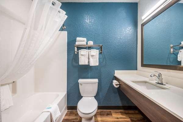 Images WoodSpring Suites Bradenton