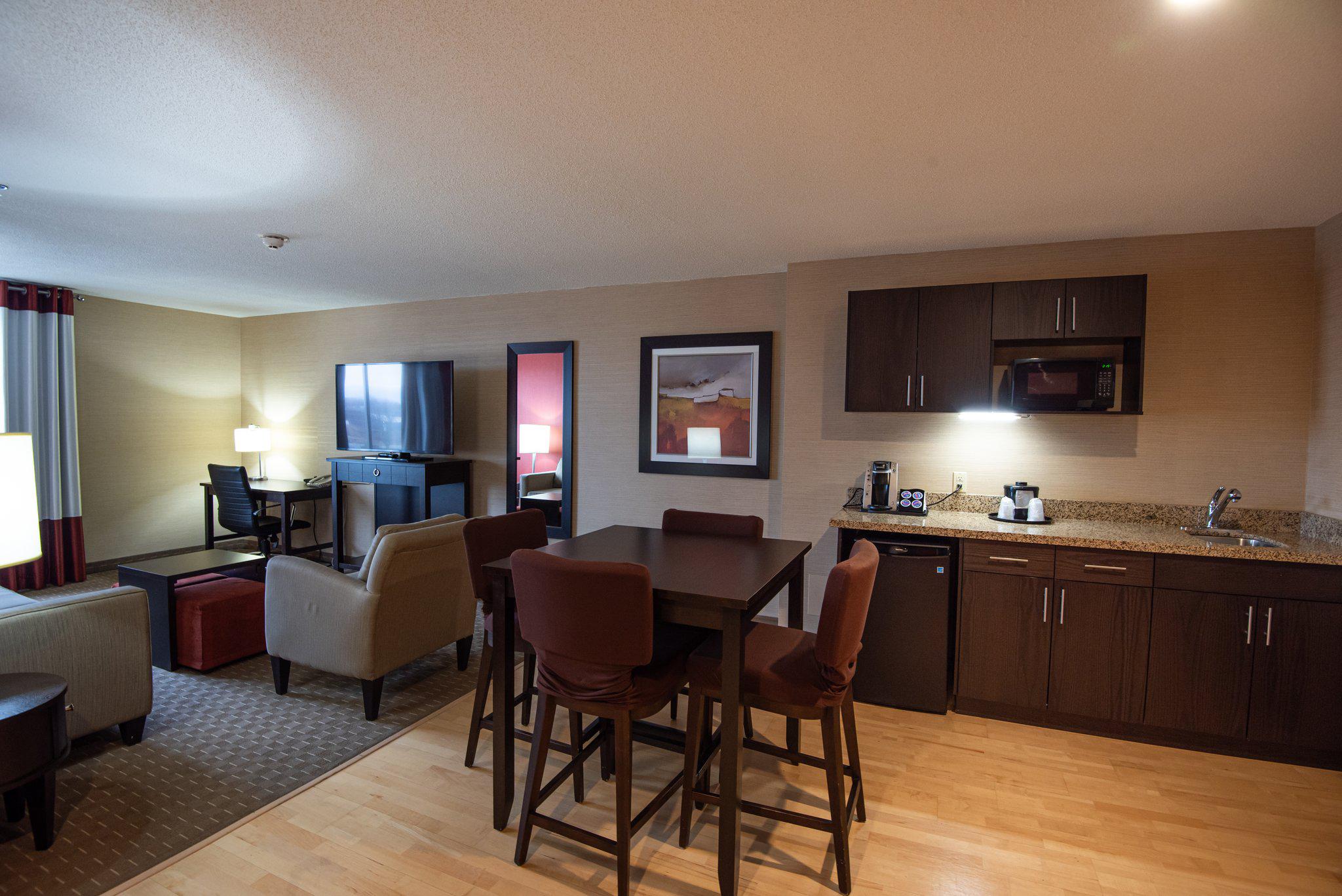 Holiday Inn Express & Suites Chatham South, an IHG Hotel Chatham (519)351-1100