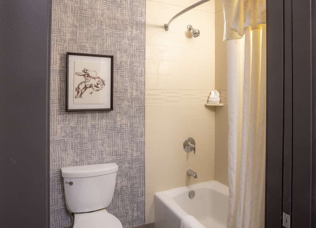 Guest room bath