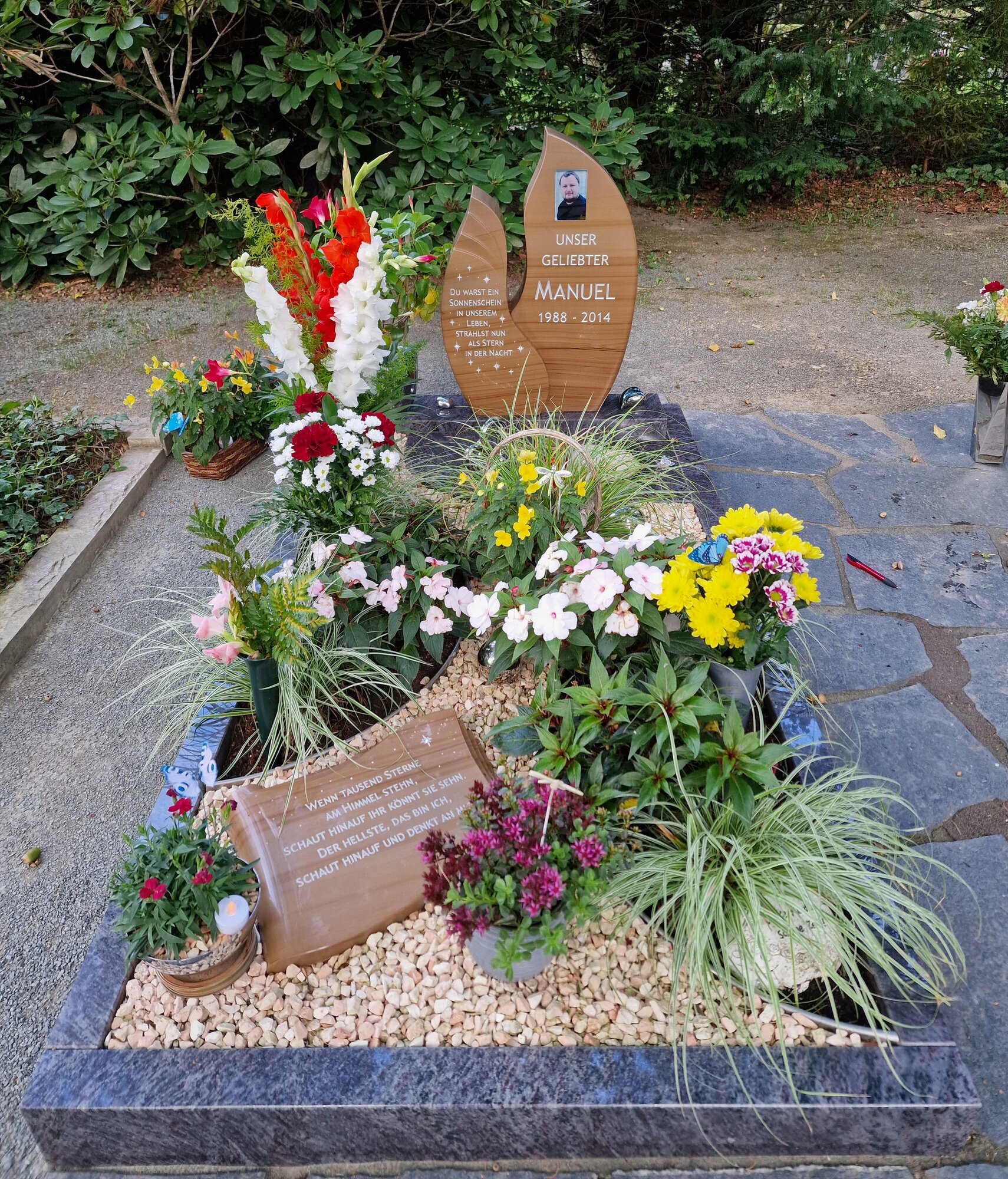 Ludwig Schneider - Denkmale und Steinbau AG - Steinmetz & Grabsteine München, Unterhachinger Straße 15 in München