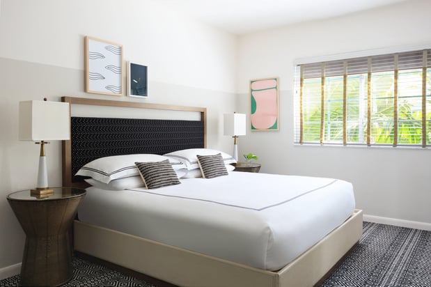 Images Kimpton Surfcomber Hotel by IHG