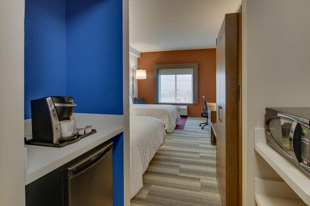 Images Holiday Inn Express & Suites Nashville Metrocenter Downtown by IHG