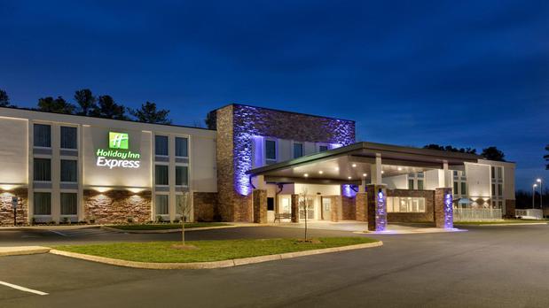 Images Holiday Inn Express Williamsbrg Busch Gardens Area by IHG