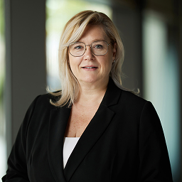 Tricia Dinan headshot.