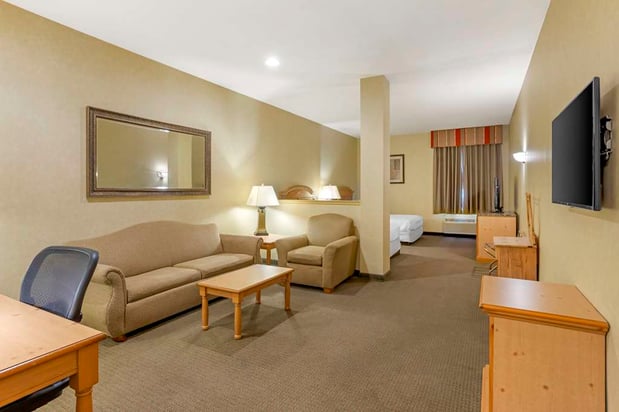 Images Best Western Plus Revere Inn & Suites