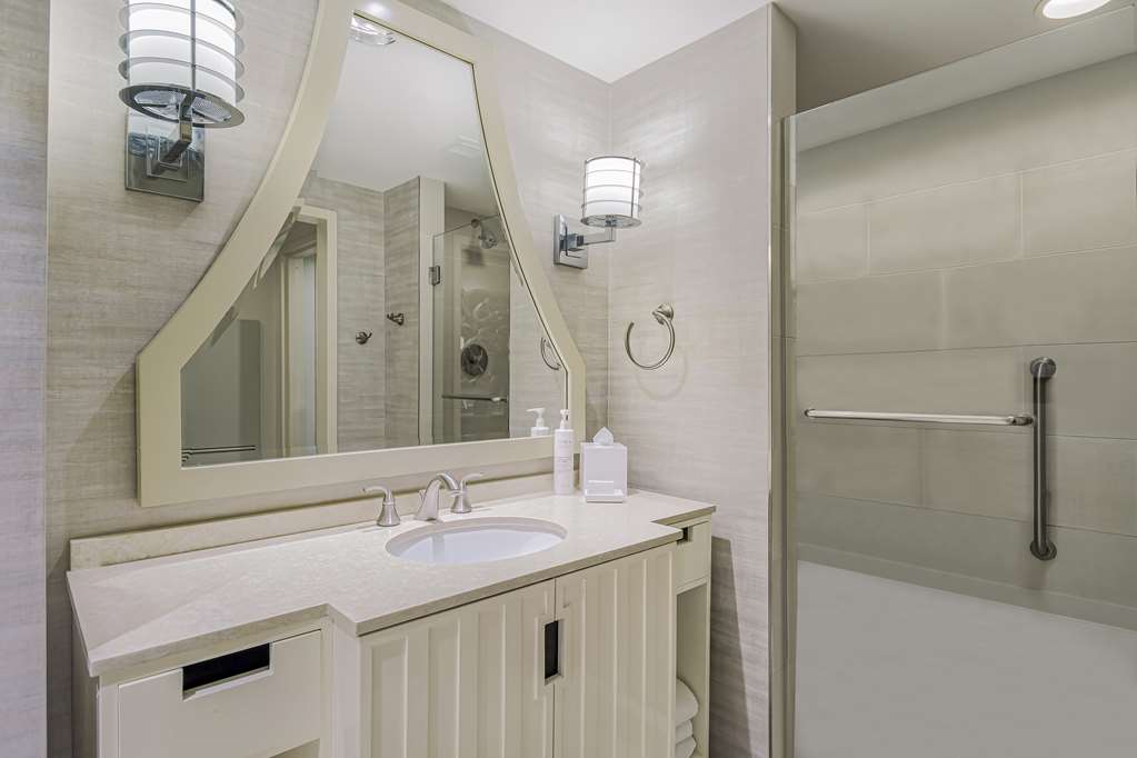 Guest room bath