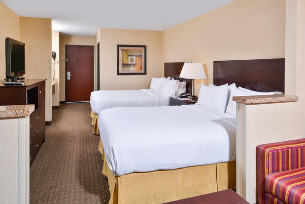 Images Holiday Inn Express & Suites Portland-Jantzen Beach, an IHG Hotel