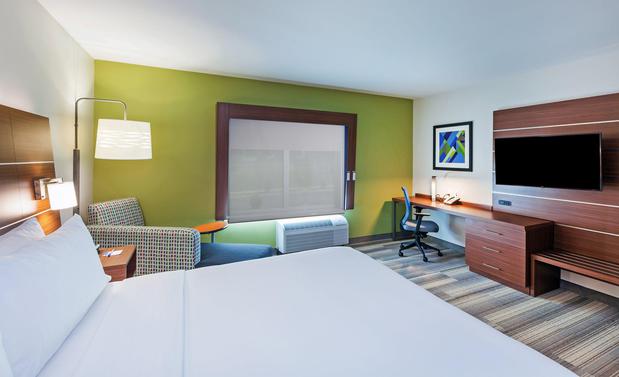 Images Holiday Inn Express & Suites Tulsa South - Woodland Hills by IHG