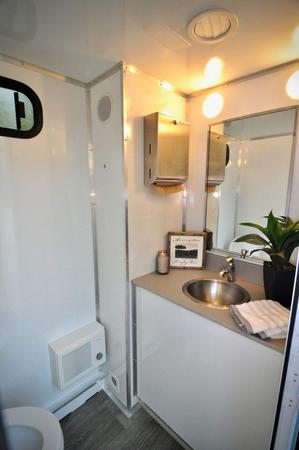 Images VannGo Luxury Mobile Restrooms & Portable Solutions