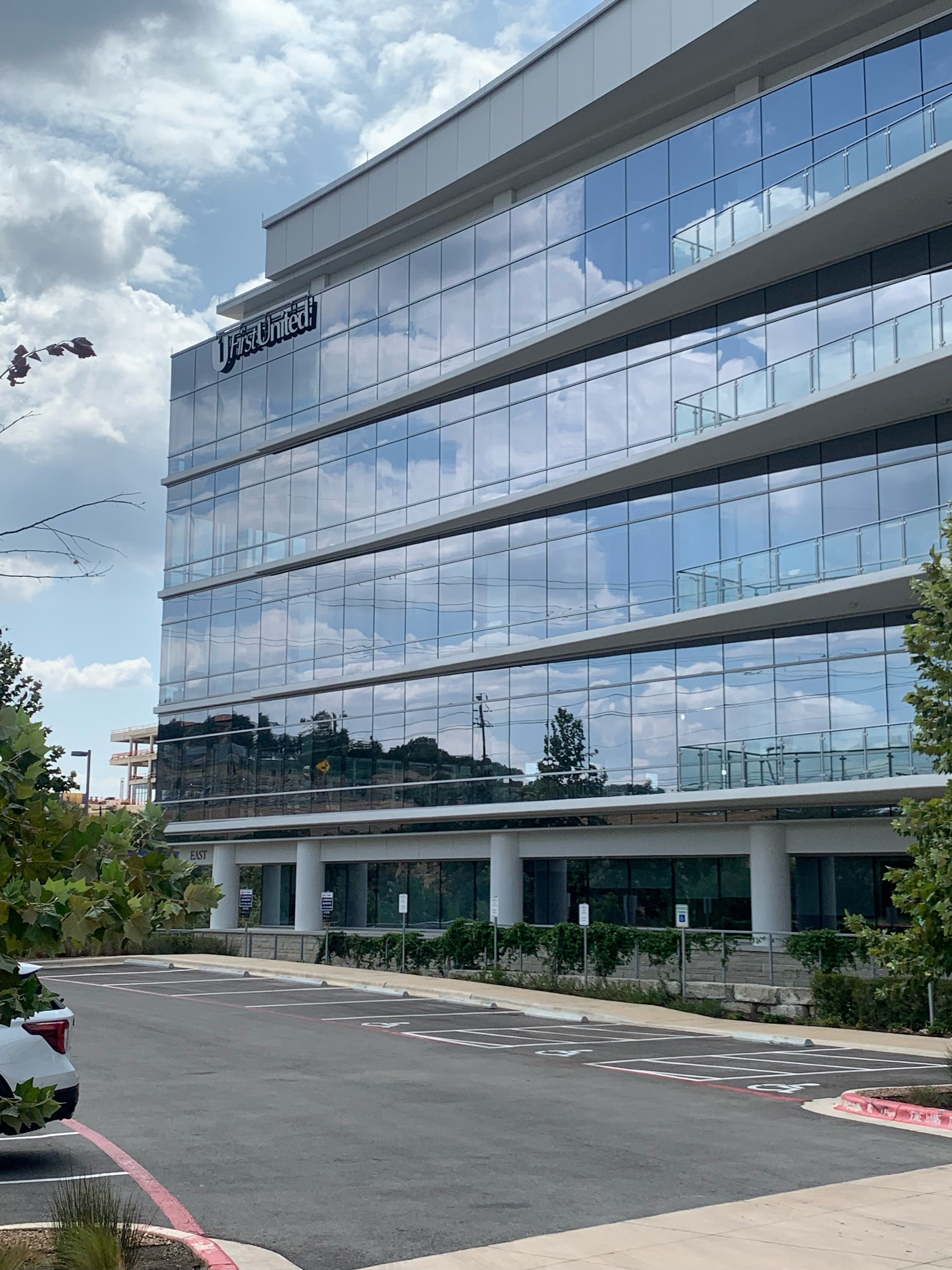 First United Bank – Austin Seven Oaks – Exterior view of community bank