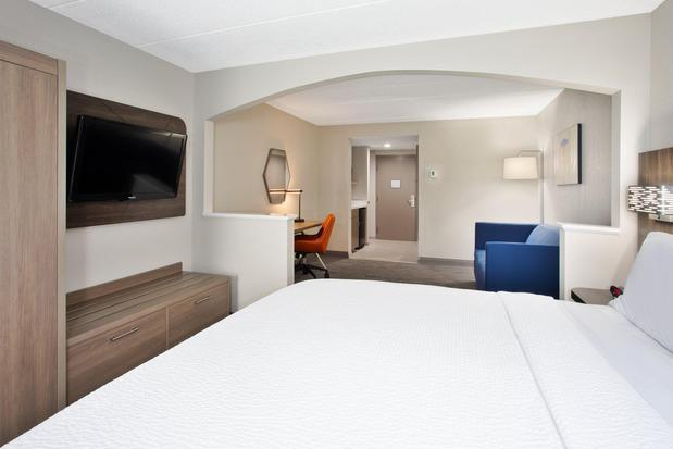 Images Holiday Inn Express & Suites Dover, an IHG Hotel