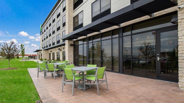 Images Holiday Inn Express & Suites Racine, an IHG Hotel