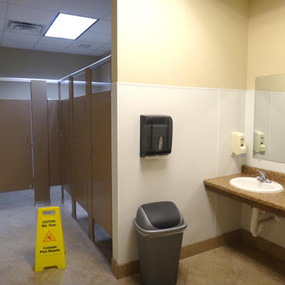 This commercial restroom was thoroughly sanitized by Dallas Janitorial Services, featuring disinfected fixtures and spotless surfaces. Our restroom cleaning services prioritize hygiene in these essential facilities that directly impact customer impressions.