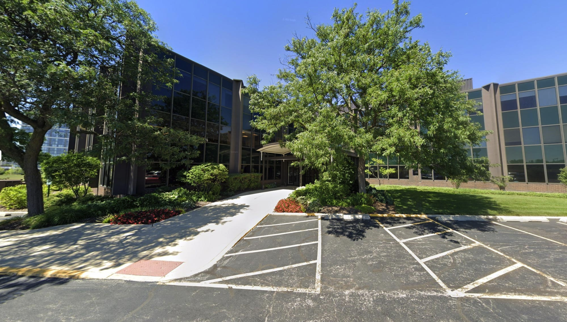 Exterior of Chicago Bankruptcy Clinic | Oak Brook, IL