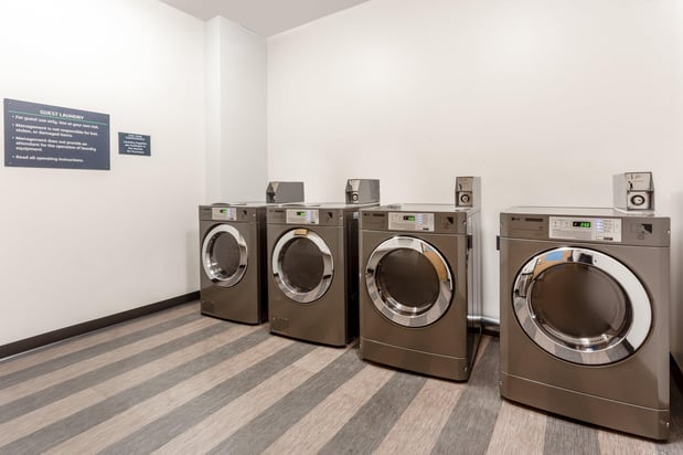 Images Holiday Inn & Suites Cedar Falls-Waterloo Event Ctr by IHG