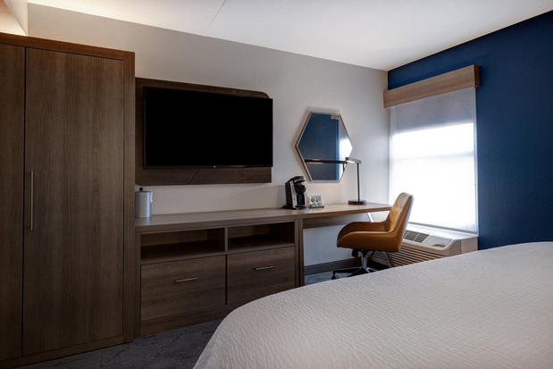 Images Holiday Inn Express & Suites Central Omaha by IHG