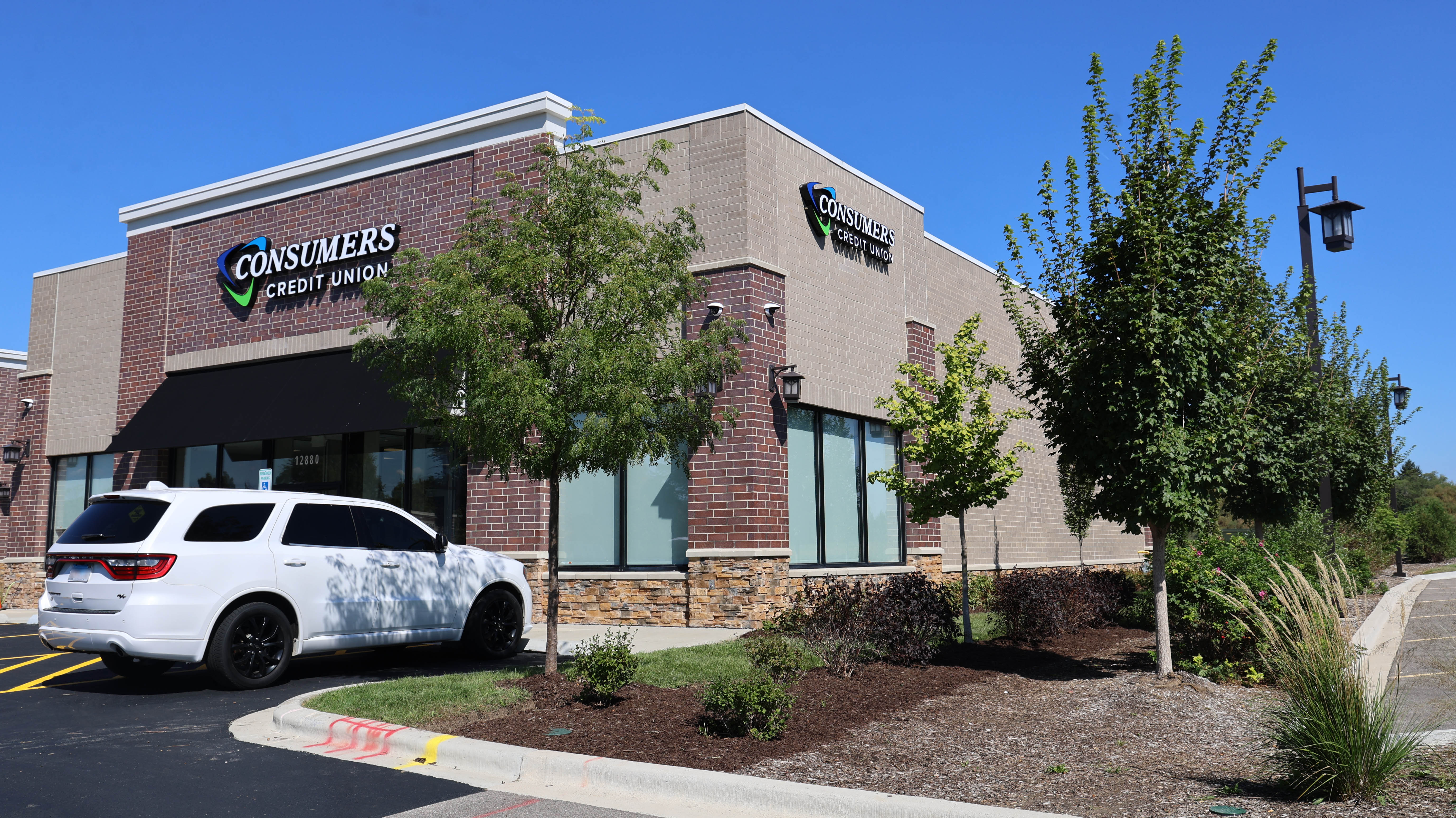 Consumers Credit Union in Huntley at 12880 IL-47, corner view. 