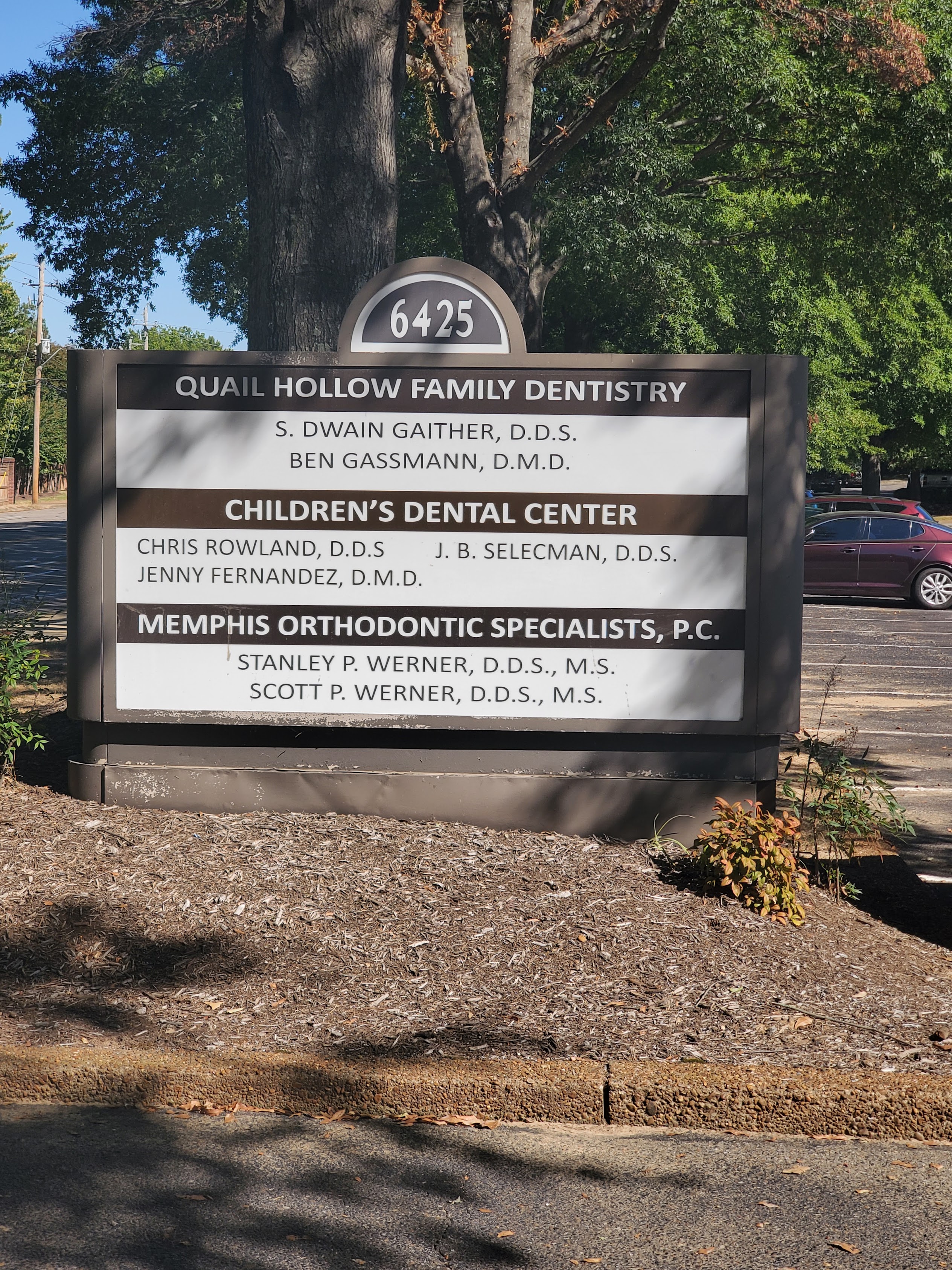 Office sign, Quail Hollow Family Dentistry. Dentist in Memphis, TN. 