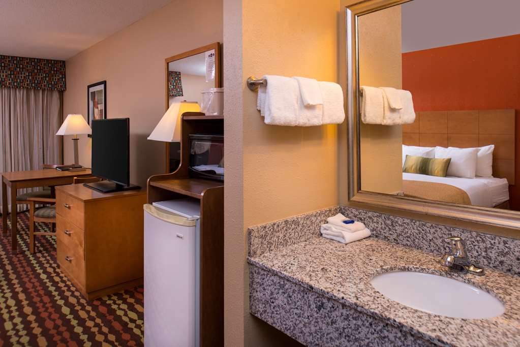 Guest Room Amenities Best Western Ambassador Inn & Suites Wisconsin Dells (608)254-4477