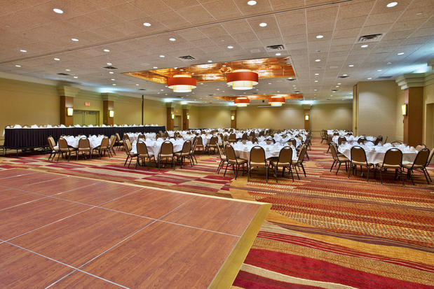 Images Holiday Inn Manitowoc by IHG