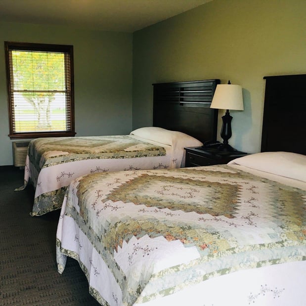 Images Redwood Inn & Suites