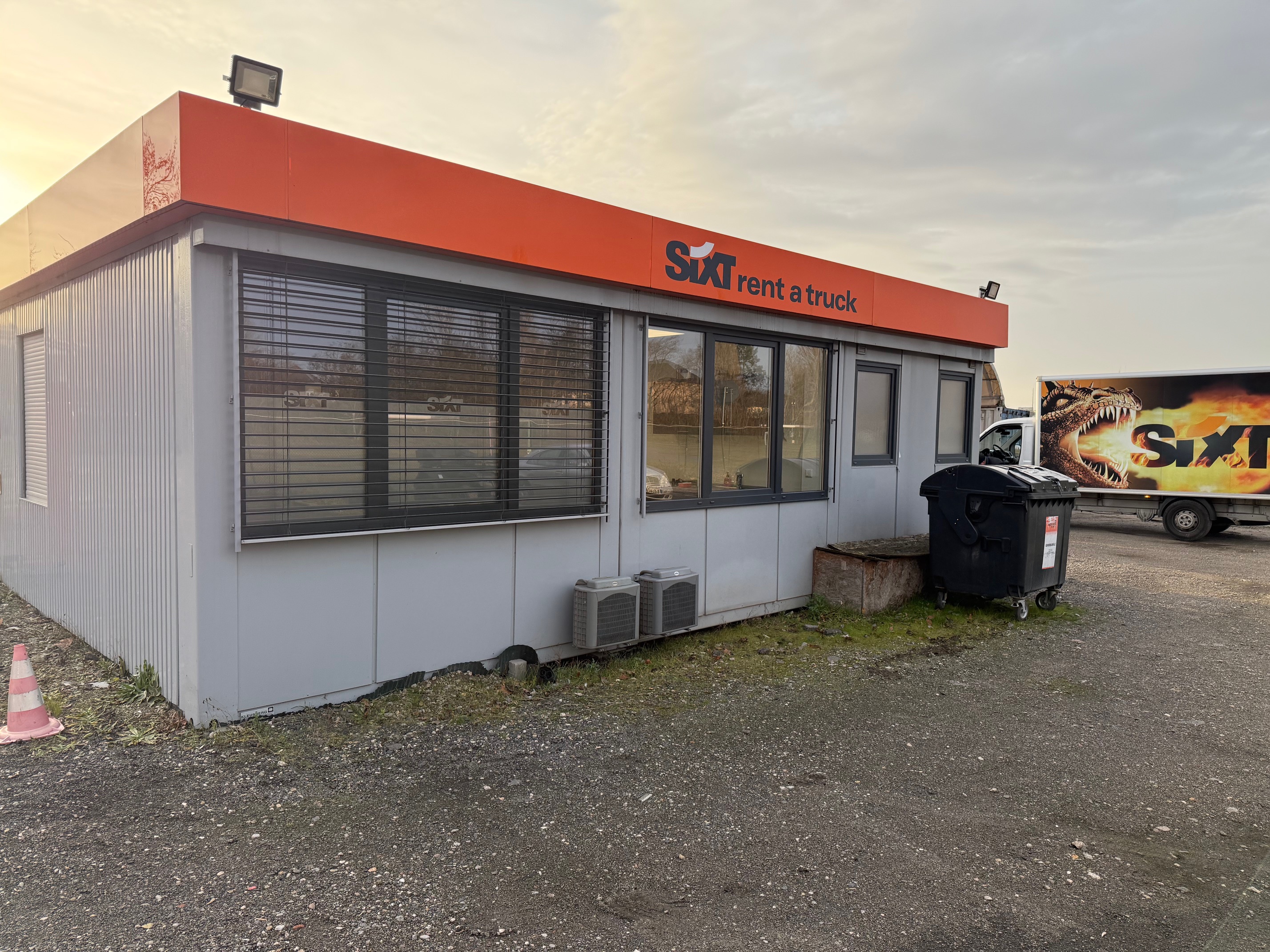 SIXT Berlin Nord Truck Center, Kurt-Schumacher-Damm 176 in Berlin
