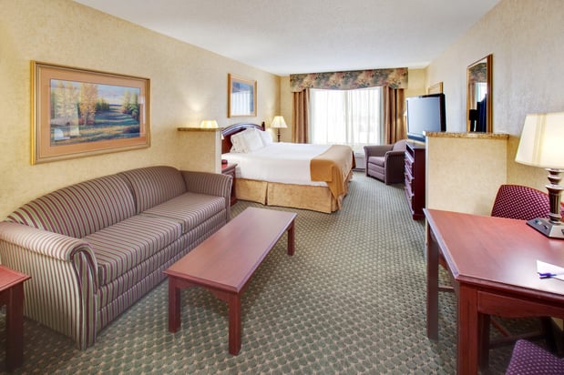 Images Holiday Inn Express & Suites Bismarck by IHG
