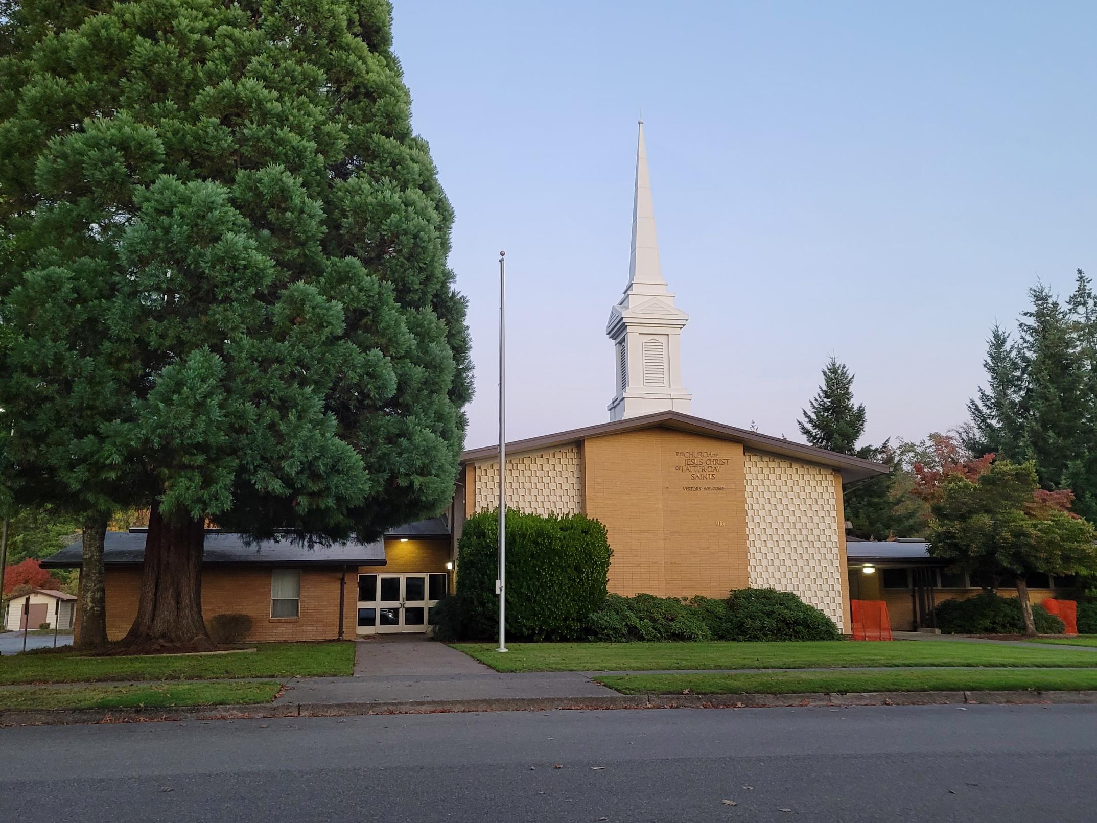 Exterior photo of the chapel of The Church of Jesus Christ of Latter-day Saints