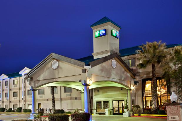 Images Holiday Inn Express & Suites Lake Charles, an IHG Hotel