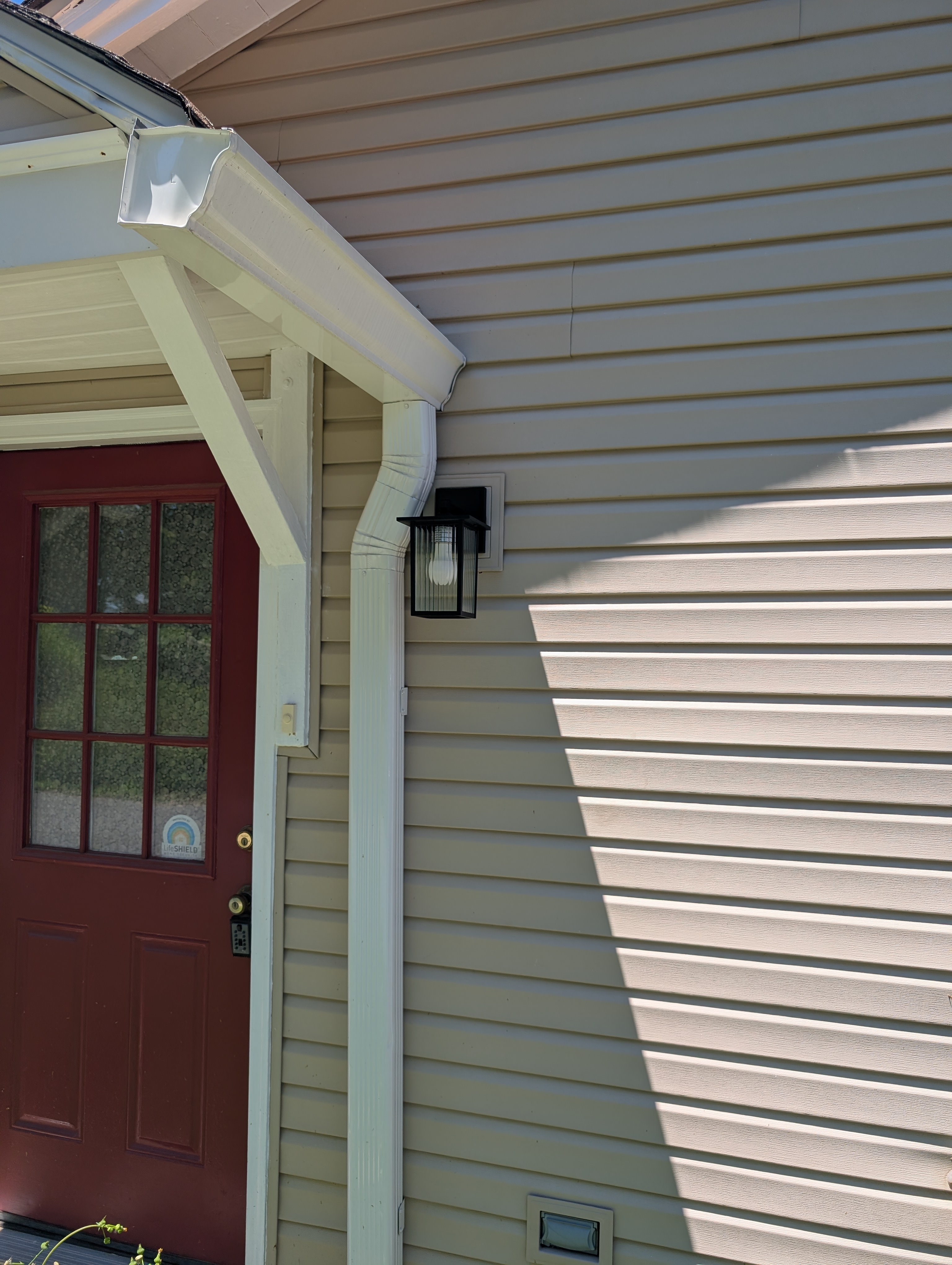 Professional Description:
TechTrain Solutions Service Division provides expert residential and comme 
