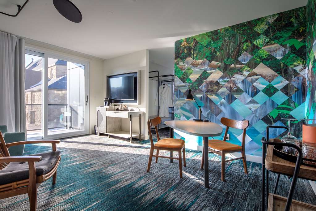 Images Canvas Moncton, Tapestry Collection by Hilton