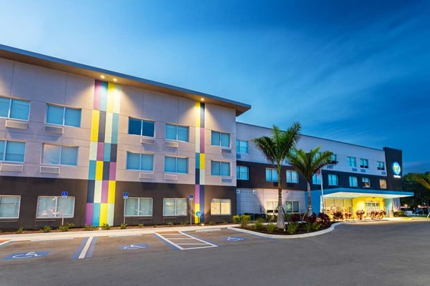 Images Tru by Hilton Bradenton I 75