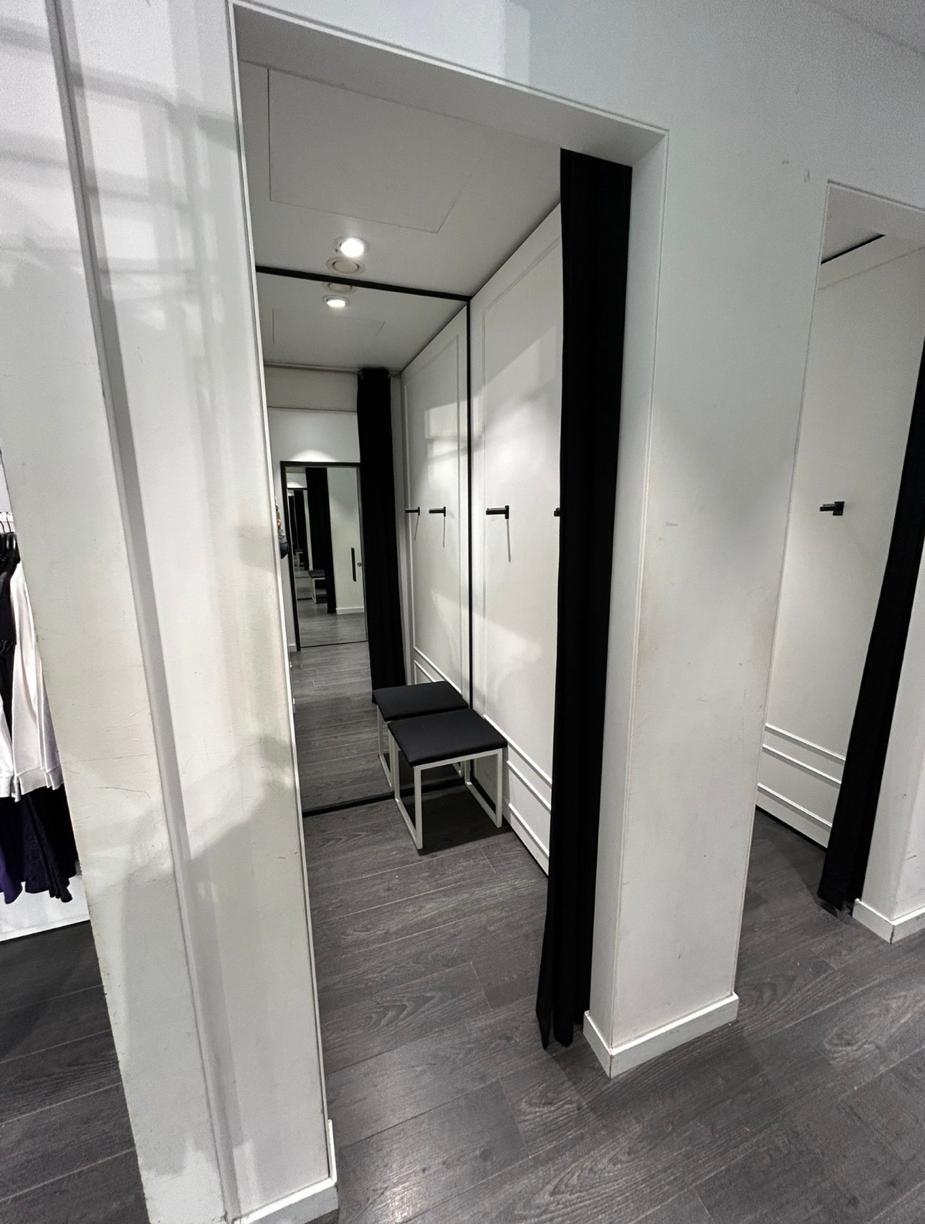 Foto's KARL LAGERFELD Outlet