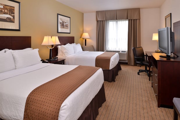 Images Holiday Inn Madison at the American Center by IHG