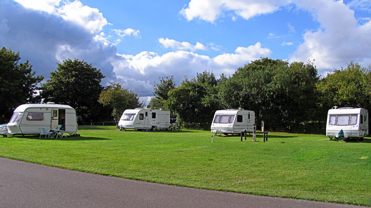 Bourton-on-the-Water Caravan and Motorhome Club Campsite Cheltenham 01451 850249