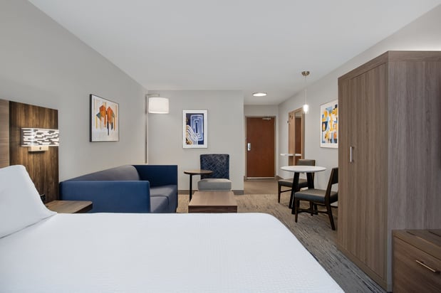 Images Holiday Inn Express & Suites Terre Haute by IHG