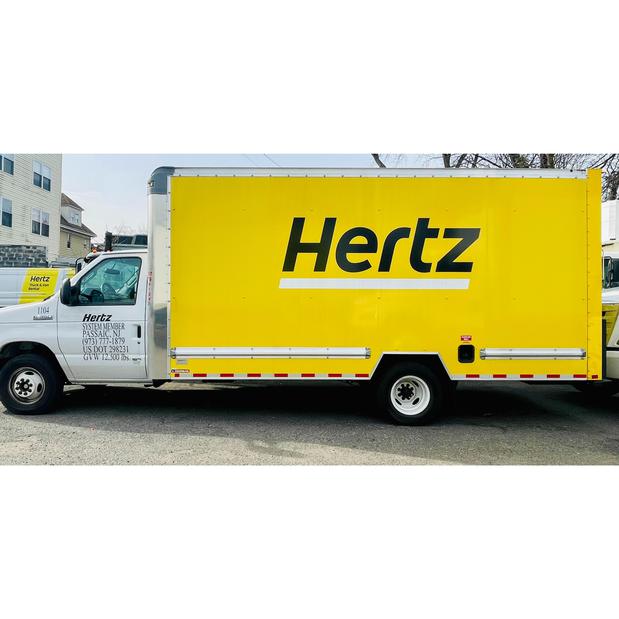 Hertz Car & Truck Rental Logo