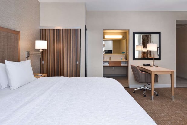 Images Hampton Inn & Suites Denver-Speer Boulevard
