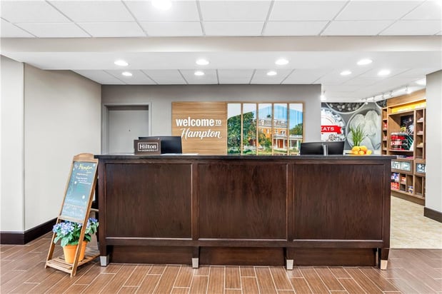 Images Hampton Inn - DeKalb (Near the University)