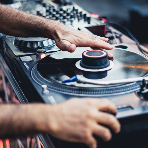 Duralife Group Corp - Servicio de DJ