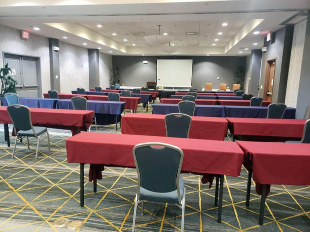 Images Holiday Inn & Suites Phoenix Airport by IHG