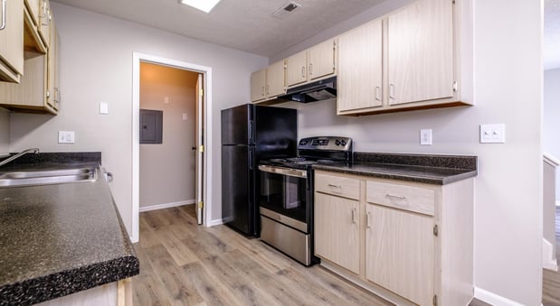 Images Heathermoor & Bedford Commons Apartments