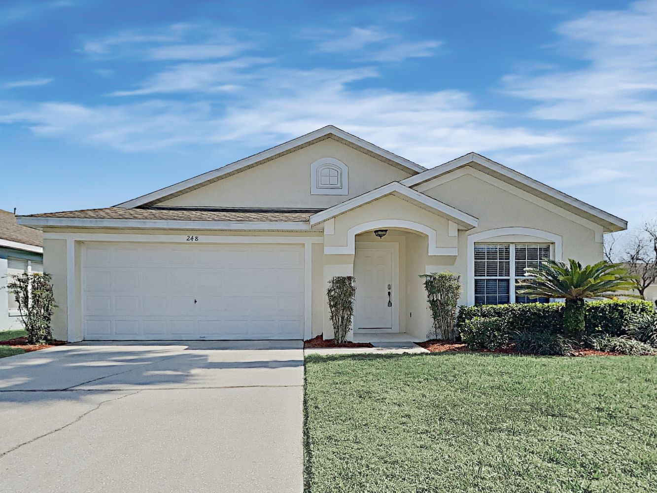 Beautiful home with a large garage at Invitation Homes Orlando.